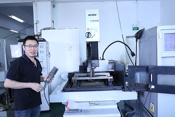 全自動點(diǎn)膠機(jī)廠家