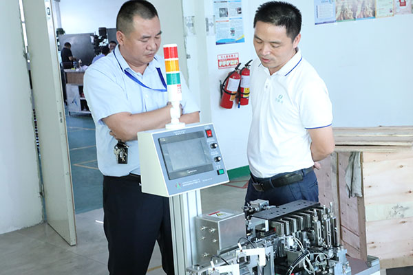 東莞半自動點(diǎn)膠機(jī)客戶