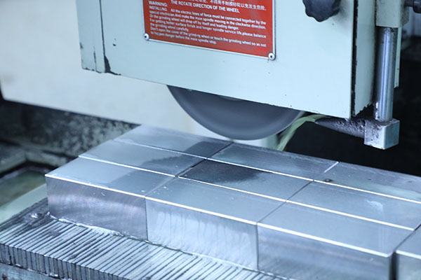 全自動(dòng)噴射點(diǎn)膠機(jī)客戶