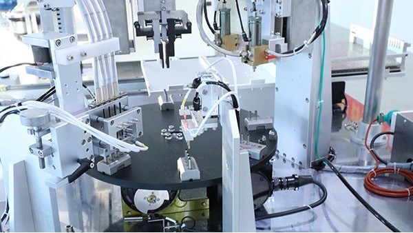 成都自動(dòng)點(diǎn)膠機(jī)廠(chǎng)家