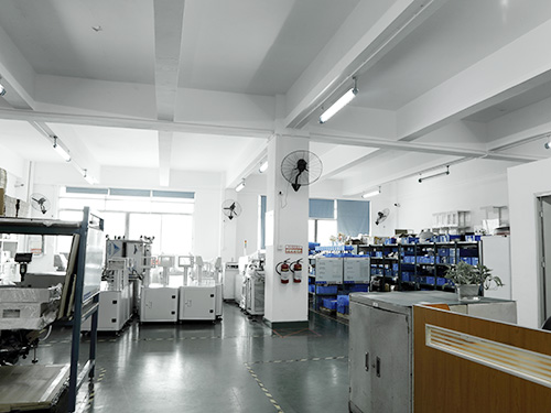 河南全自動點(diǎn)膠機(jī)車間