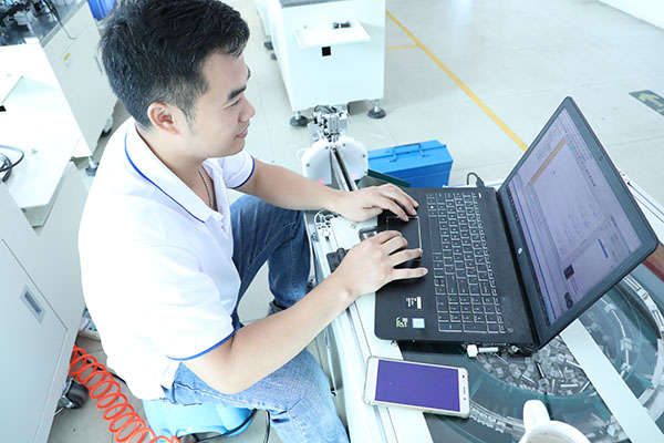 點(diǎn)膠機(jī)設(shè)備調(diào)試