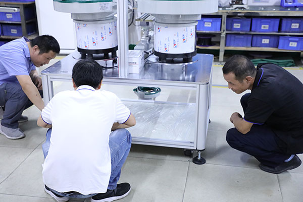 全自動點膠機(jī)設(shè)備