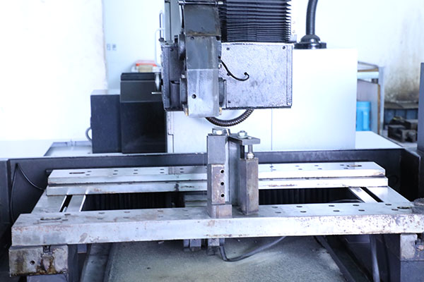 全自動(dòng)點(diǎn)膠機(jī)加工