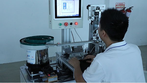 珠海全自動(dòng)點(diǎn)膠機(jī)