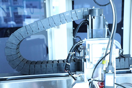 深圳精密點(diǎn)膠機(jī)廠家