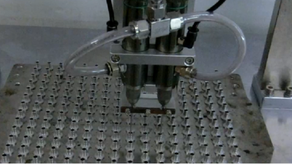 點(diǎn)膠機(jī)設(shè)備-各種機(jī)型選擇性大-創(chuàng)精銳點(diǎn)膠機(jī)