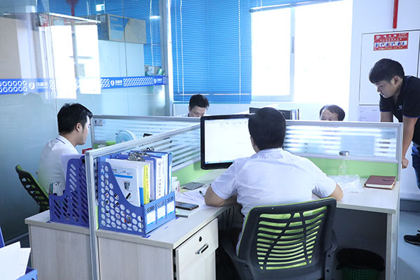 全自動點膠機(jī)廠家