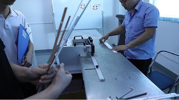 熱熔膠自動視覺點(diǎn)膠機(jī)