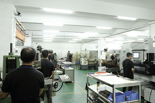 大型高速點(diǎn)膠機(jī)加工