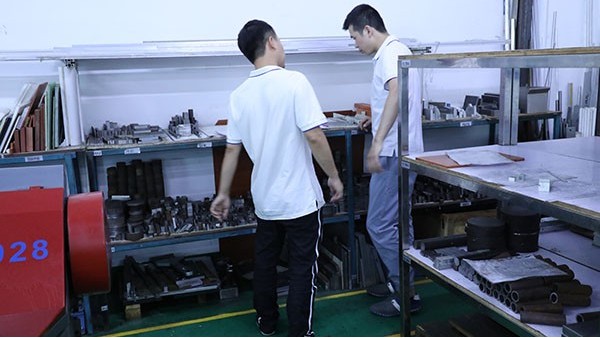 自動(dòng)化點(diǎn)膠機(jī)生產(chǎn)廠家