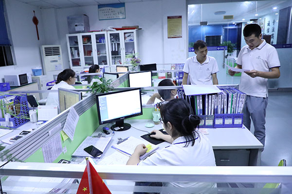 深圳精密點(diǎn)膠機(jī)廠家