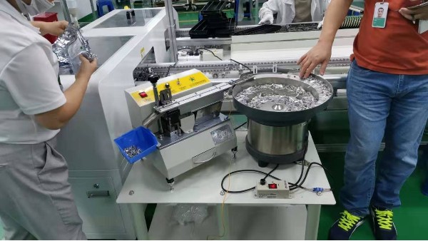 自動(dòng)點(diǎn)膠機(jī)