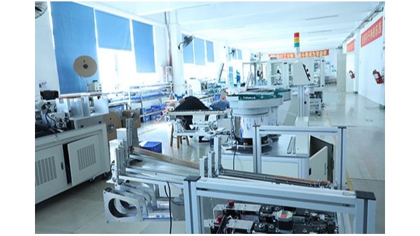 深圳點(diǎn)膠機(jī)設(shè)備