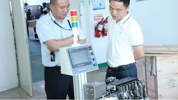 自動(dòng)點(diǎn)膠機(jī)廠家