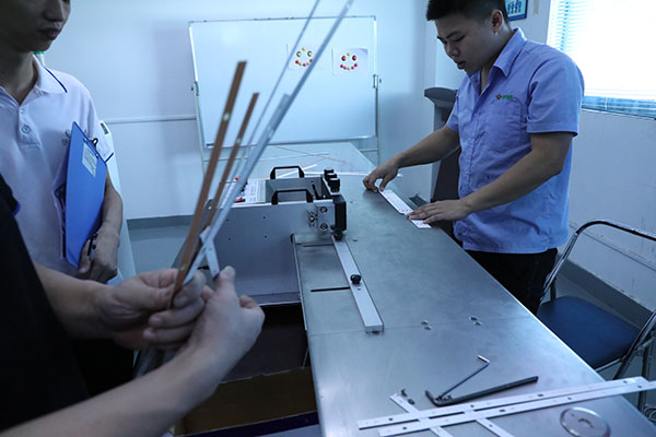 全自動(dòng)分板機(jī)生產(chǎn)廠家質(zhì)檢