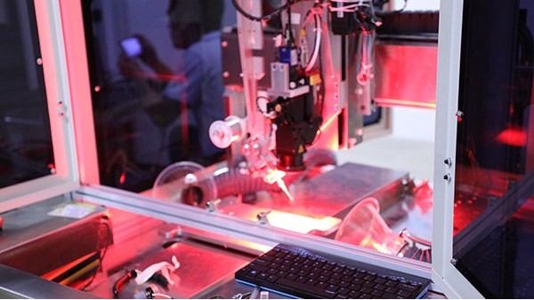 高速自動(dòng)點(diǎn)膠機(jī)