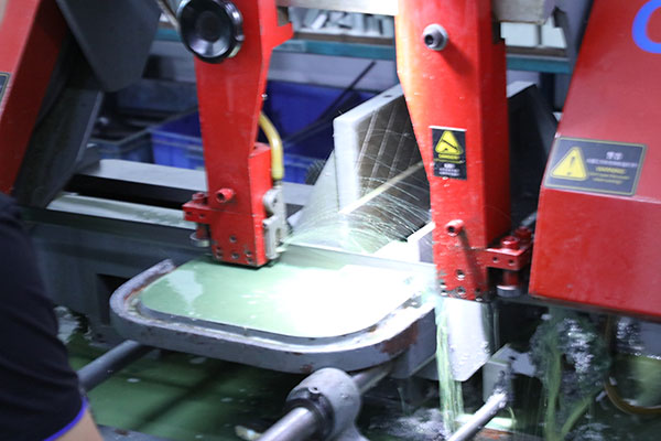 大型高速點(diǎn)膠機(jī)加工